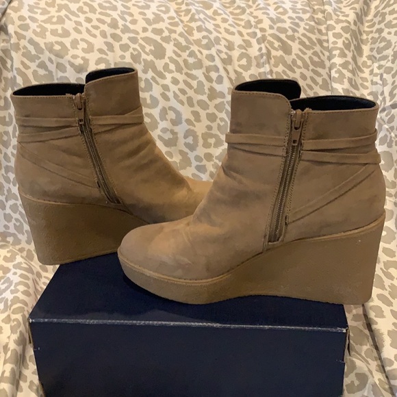 Platform Wedge Bootie - Picture 4 of 5